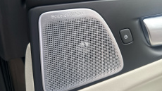 Volvo XC60 2.0 B5P Ultimate Dark 5dr AWD Geartronic Petrol Estate